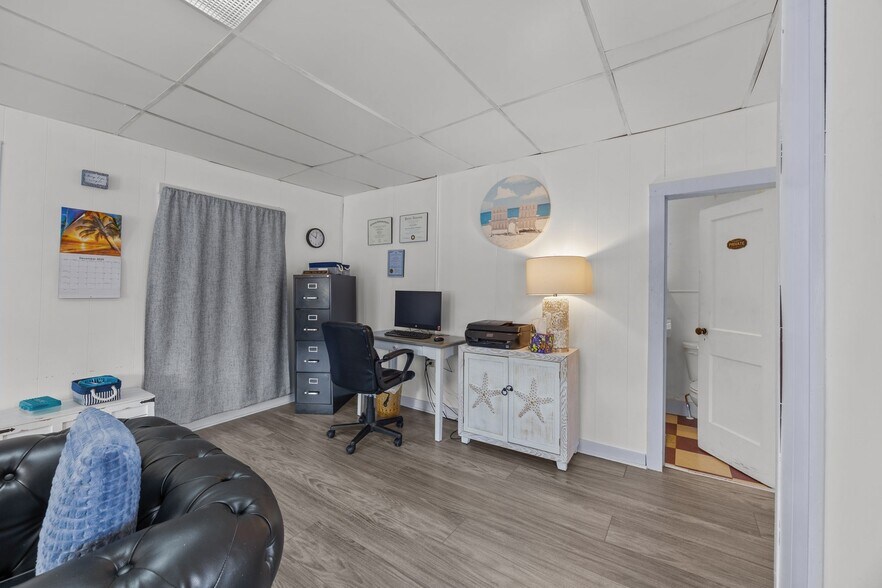 More Photos Of 1108 S Salisbury, Spencer Freestanding For Sale