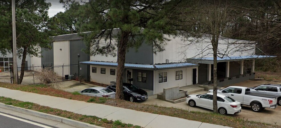 Primary Photo Of 1240 Oakleigh Dr, East Point Warehouse For Sale