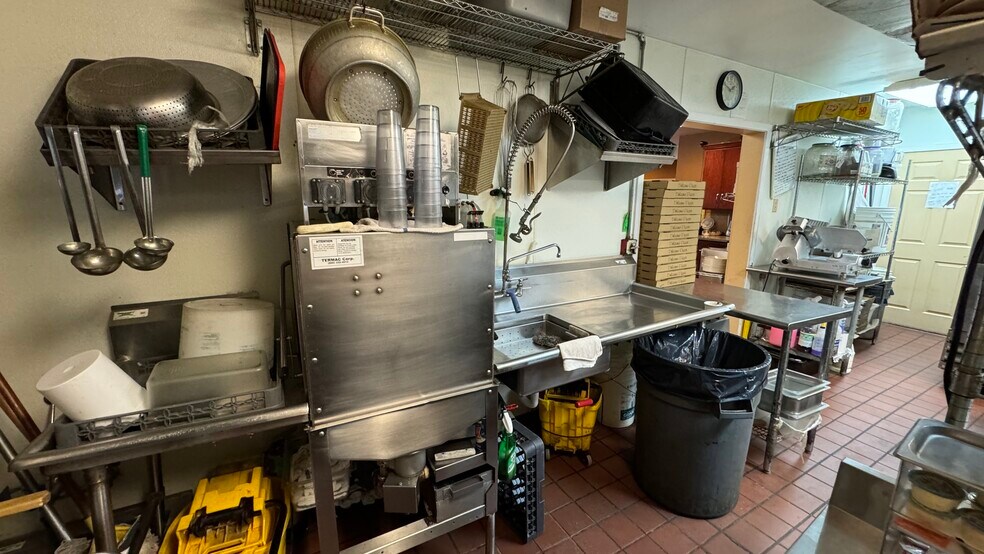 More Photos Of 550 S Main St, Nazareth General Retail For Sale