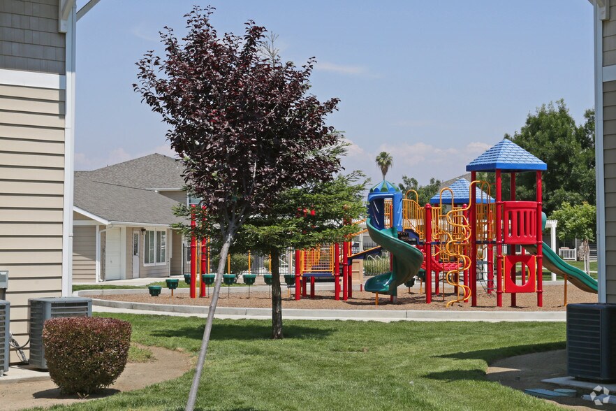 More Photos Of 424 S E St, Porterville Apartments For Sale