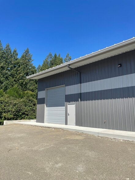 More Photos Of 134 Advance Ct, Lynden Warehouse For Lease