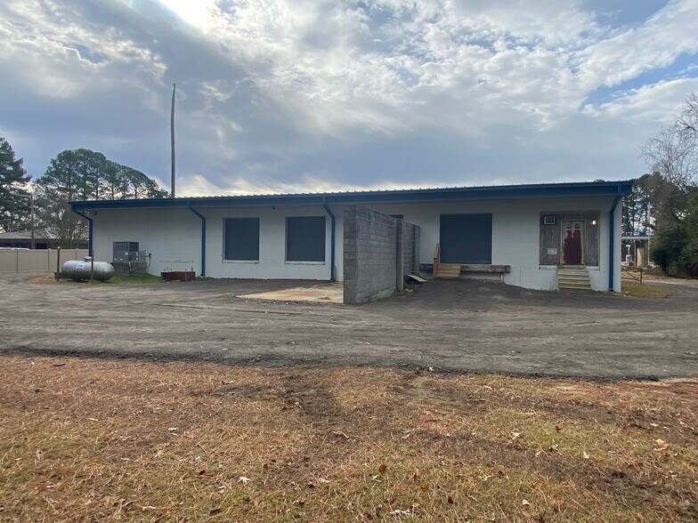 More Photos Of 1409 W Grantham St, Goldsboro Light Distribution For Lease