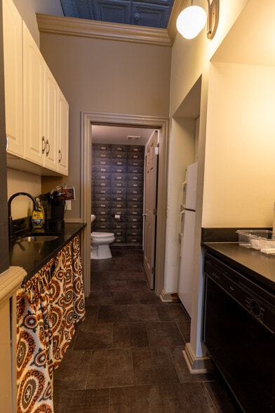 More Photos Of 827 N Milwaukee Ave, Chicago Storefront Retail Office For Sale