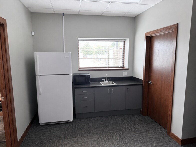 More Photos Of 727 S Juliette Ave, Manhattan Office For Lease