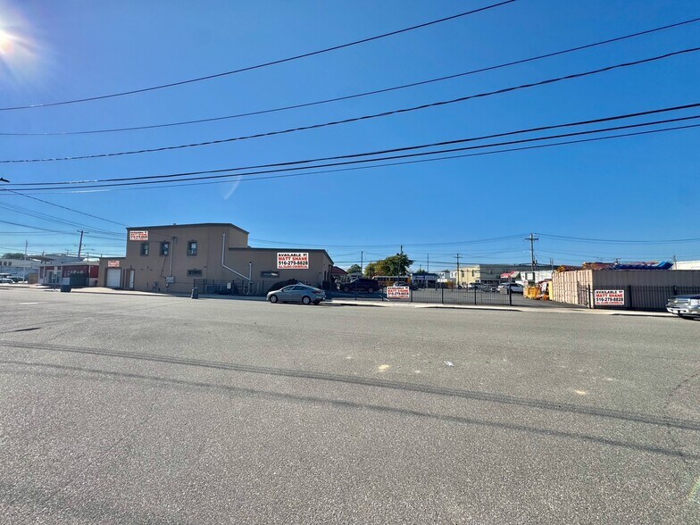 More Photos Of 4435 Austin Blvd, Island Park Office Residential For Sale