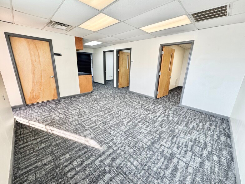 More Photos Of 3920 NW 8th St, Oklahoma City Warehouse For Lease