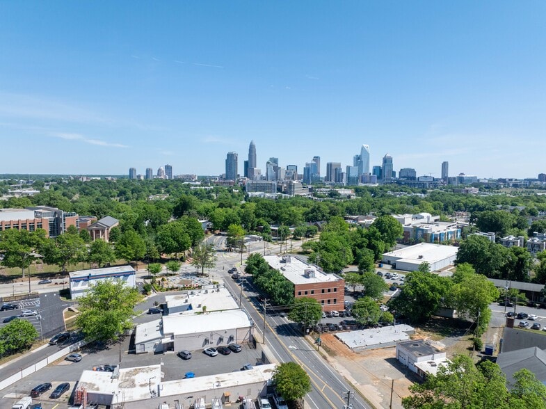 More Photos Of 1800-1818 Rozzelles Ferry Rd, Charlotte Freestanding For Lease