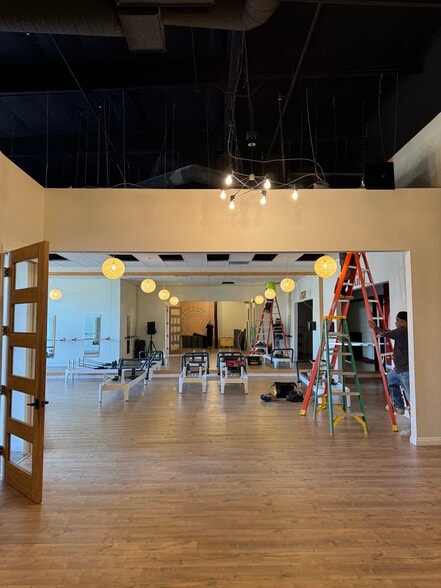 More Photos Of 23460 Cinema Dr, Valencia Unknown For Lease