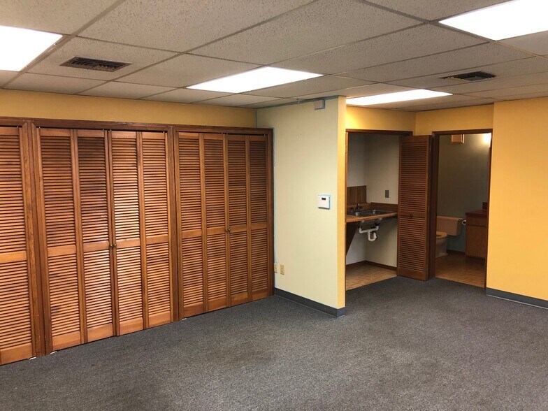 More Photos Of 5117 SE Powell Blvd, Portland Unknown For Lease