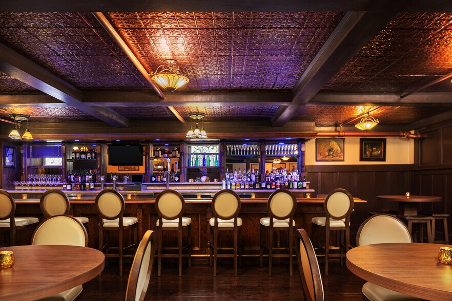 More Photos Of 2 Water St, Jackson Hotel For Sale