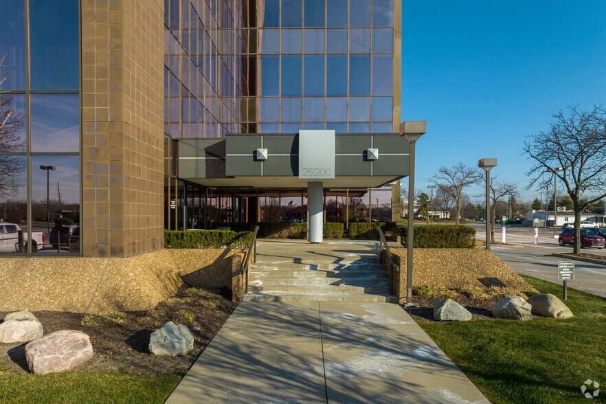 More Photos Of 25200 Telegraph Rd, Southfield Office For Lease