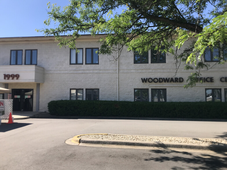 Primary Photo Of 1999 W 75th St, Woodridge Medical For Lease