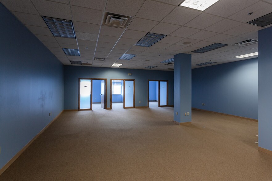 More Photos Of 4100 Regent St, Columbus Storefront Retail Office For Lease