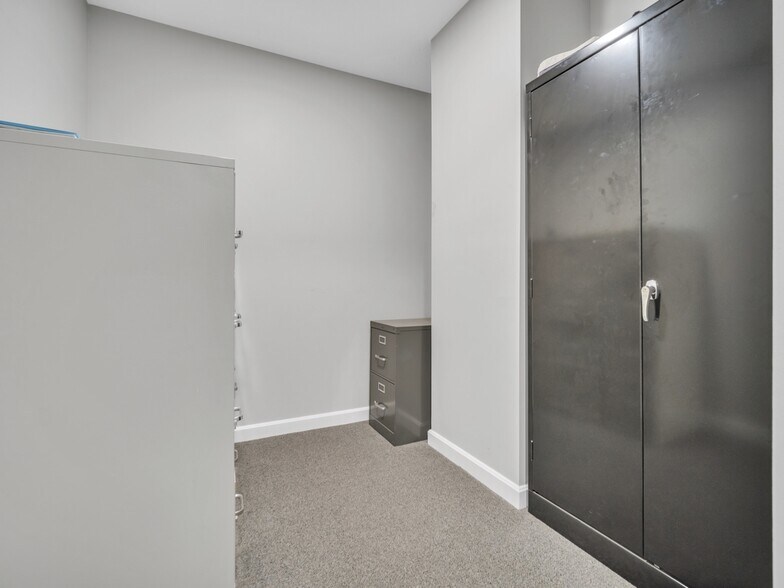 More Photos Of 4018 12th St NW, Canton Light Manufacturing For Sale