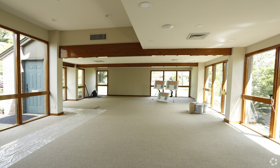 More Photos Of 7330 Highland Rd, Baton Rouge Coworking Space