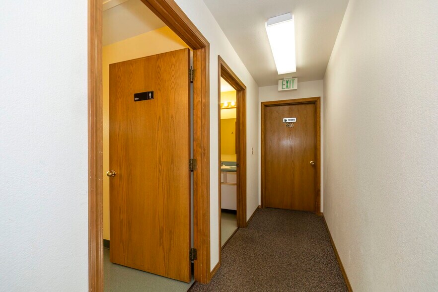 More Photos Of 104 Tremont Ave, Port Orchard Medical For Sale