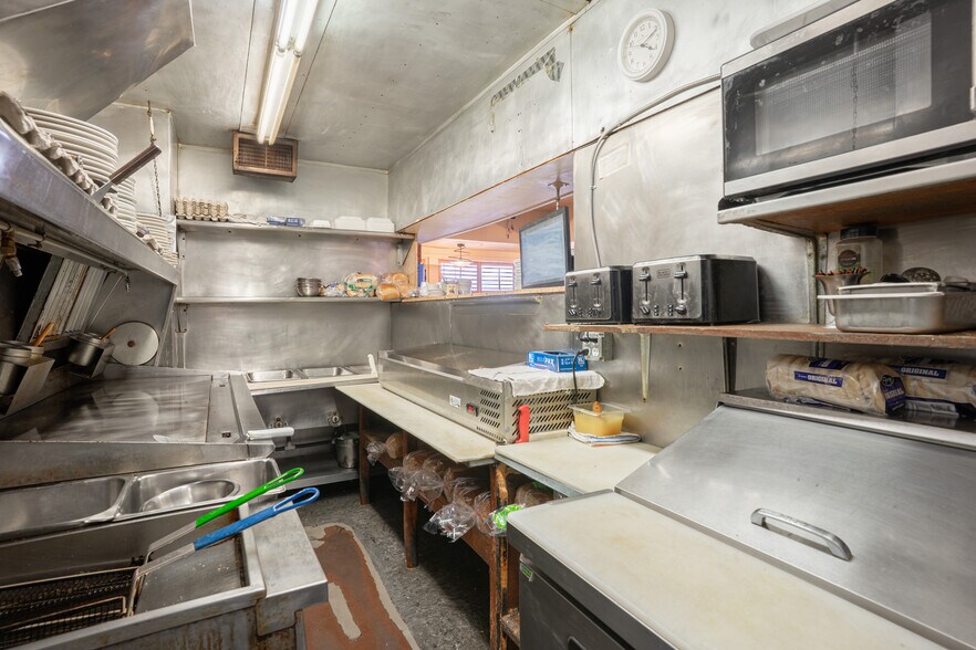 More Photos Of 545 Shoshone St S, Twin Falls Restaurant For Sale