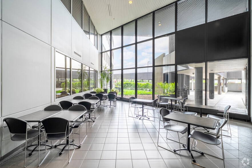 More Photos Of 1020 W 31st St, Downers Grove Office For Lease