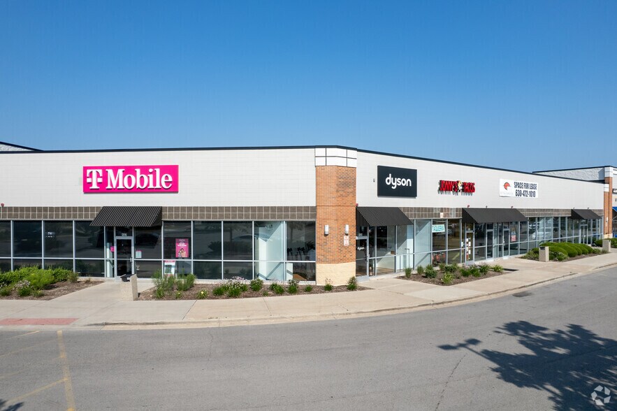 More Photos Of 121-139 S Weber Rd, Bolingbrook Freestanding For Lease