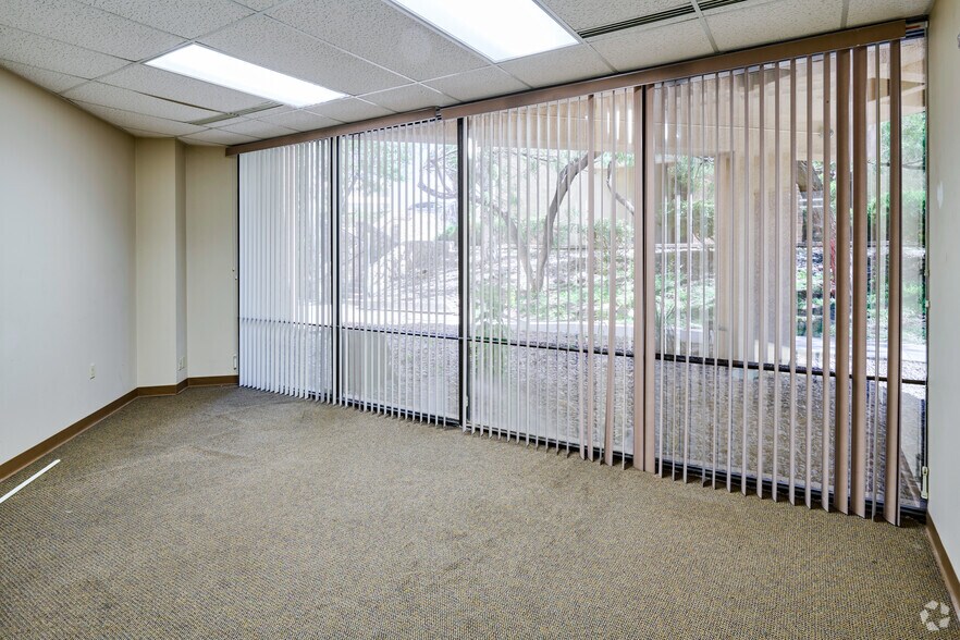 More Photos Of 4171 N Mesa St, El Paso Medical For Lease