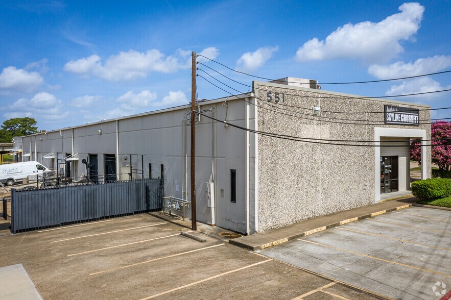 More Photos Of 551 N Shepherd Dr, Houston Showroom For Lease