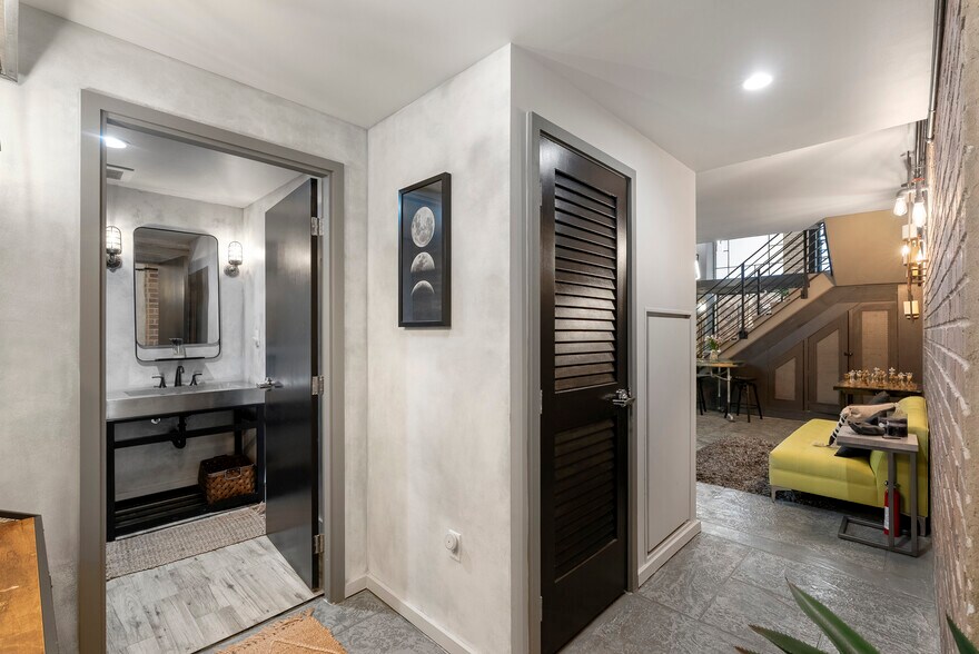 More Photos Of 302-390 11th Ave, San Diego Apartments For Sale
