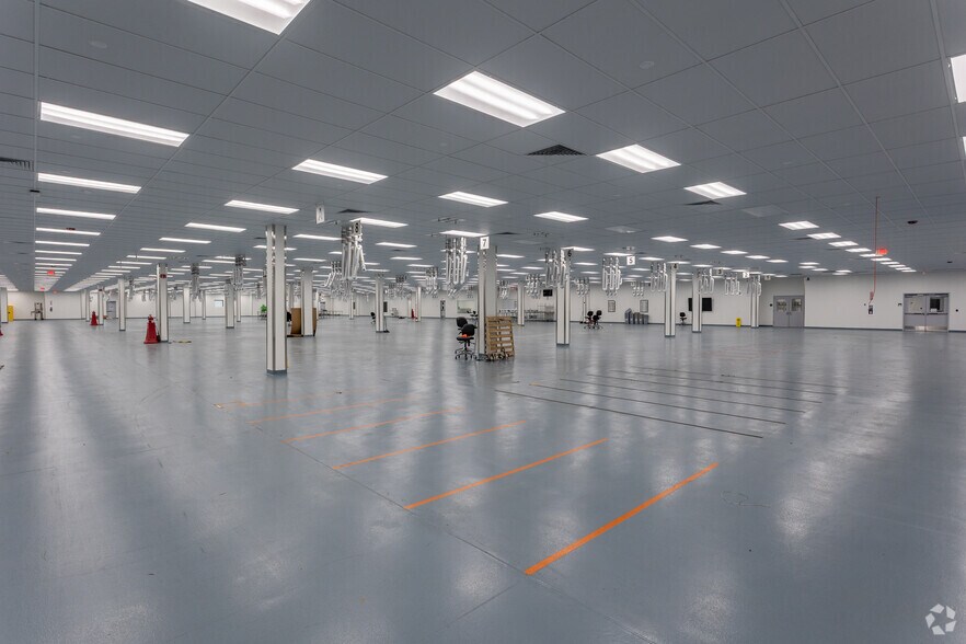 More Photos Of 3150 Barry Dr, Portland Manufacturing For Sale