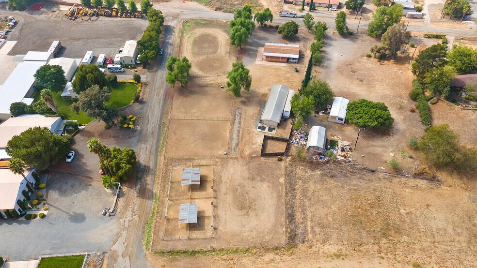 More Photos Of 25110 Monroe Ave, Murrieta Veterinarian Kennel For Sale