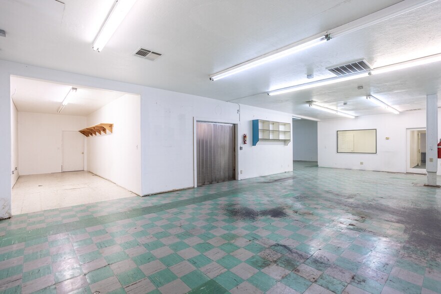 More Photos Of 1455 South St, Redding Flex For Sale