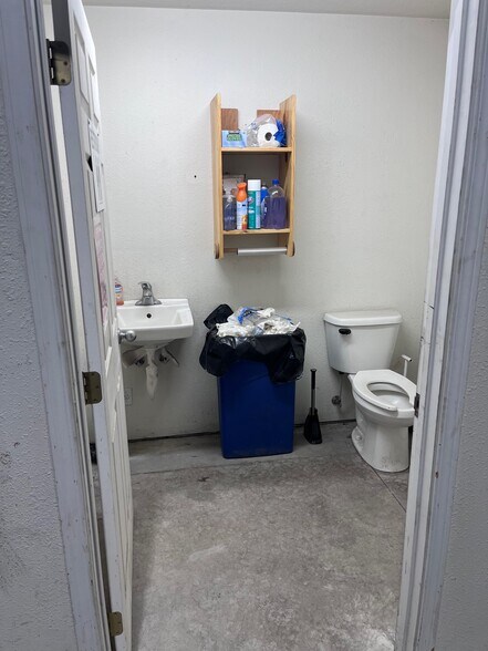 More Photos Of 2739 SW High Desert Dr, Prineville Warehouse For Lease