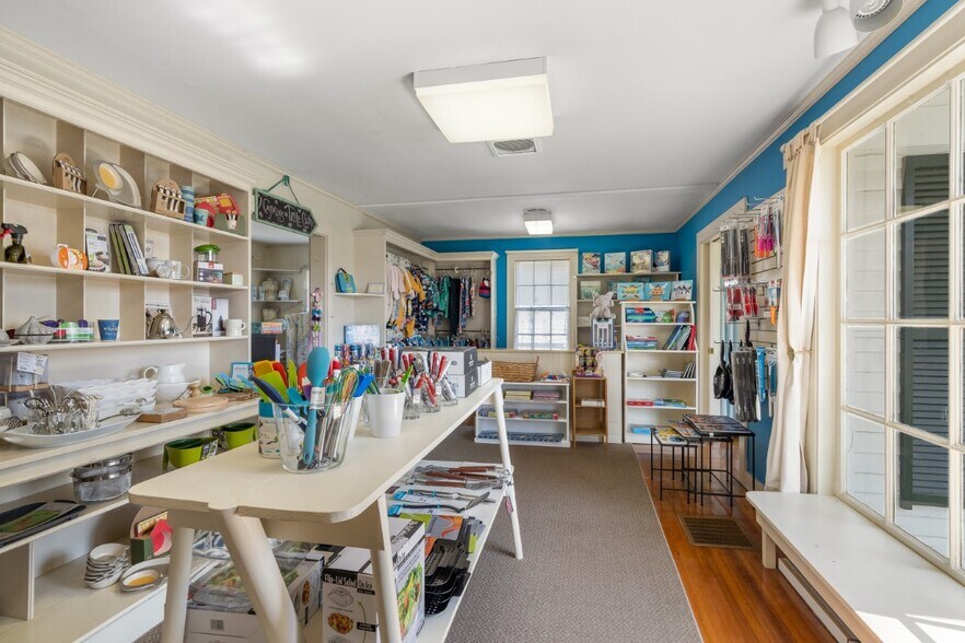 More Photos Of 34 Townsend Ave, Boothbay Harbor Freestanding For Sale