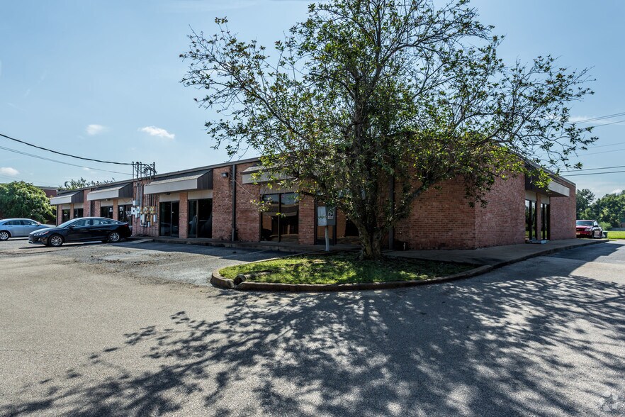 More Photos Of 1926 First Commercial Dr N, Southaven Office For Sale