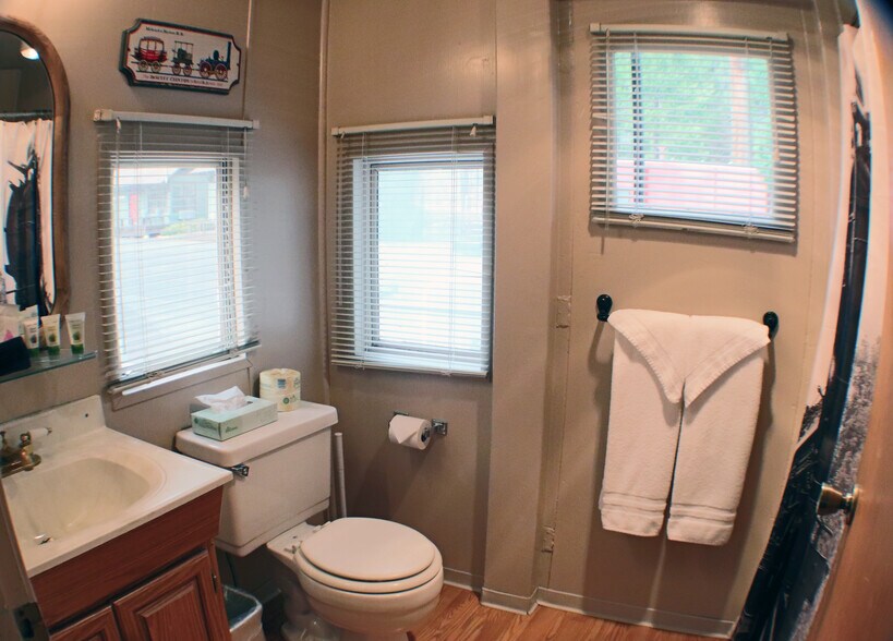 More Photos Of 100 Railroad Park Rd, Dunsmuir Hotel For Sale