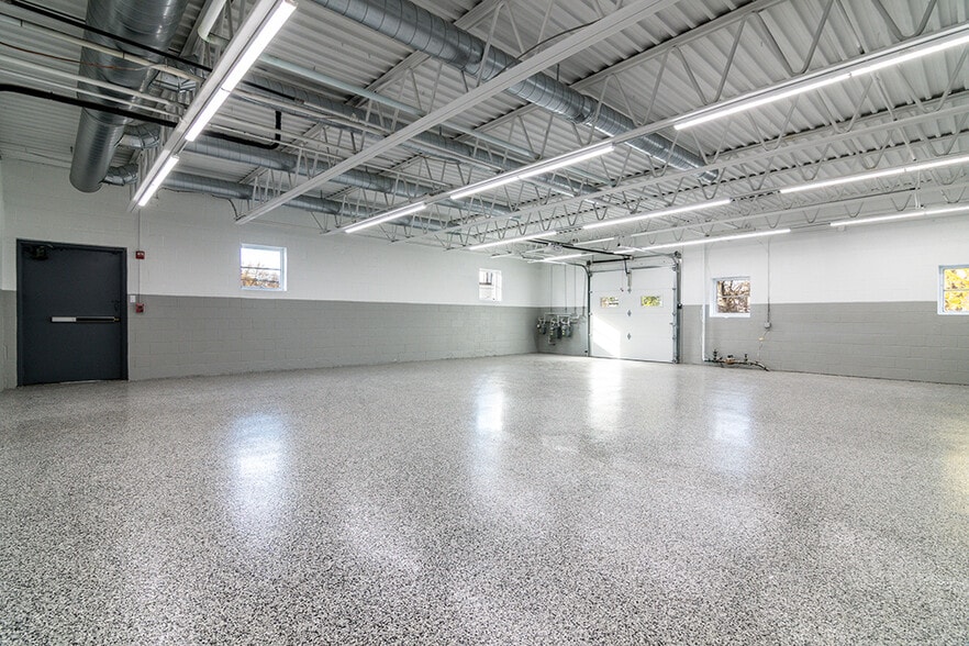 More Photos Of 8-14 Dyerville Ave, Johnston Warehouse For Lease