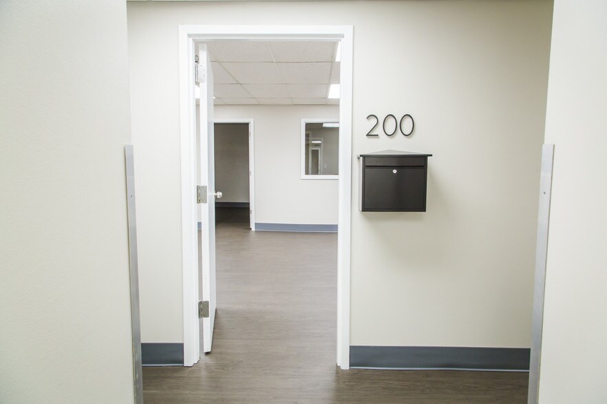 More Photos Of 10308 State Line Rd, Leawood Office For Lease