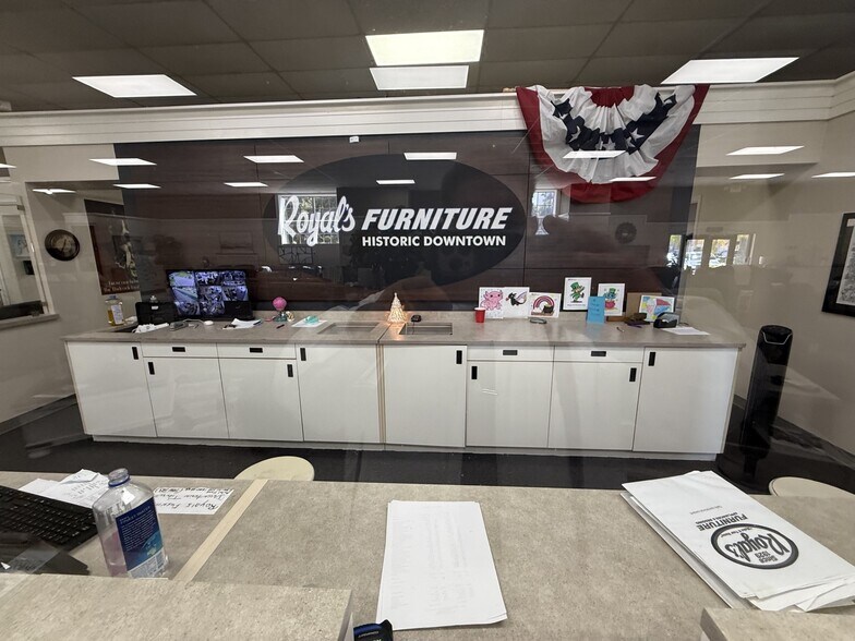 More Photos Of 21 Main St, Titusville General Retail For Sale