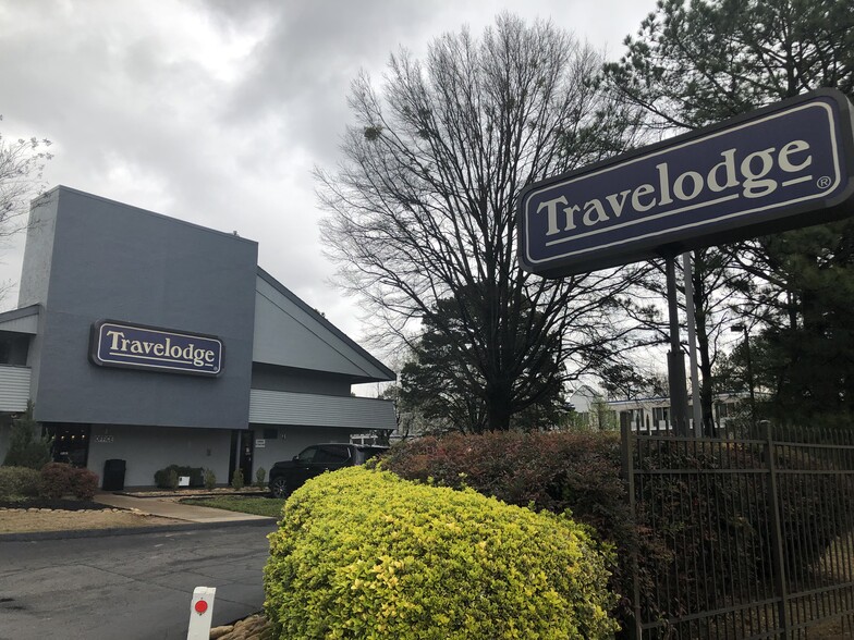 More Photos Of 2471 Old National Pky, College Park Hotel For Sale
