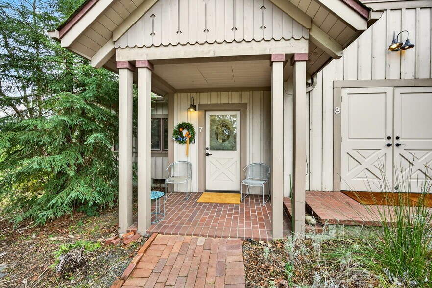 More Photos Of 668 N Main St, Ashland Hospitality For Sale