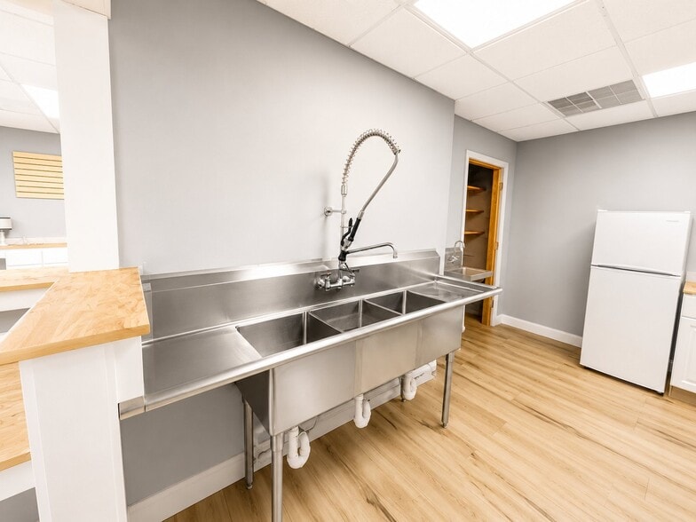 More Photos Of 952 Rte 1, Wells General Retail For Sale