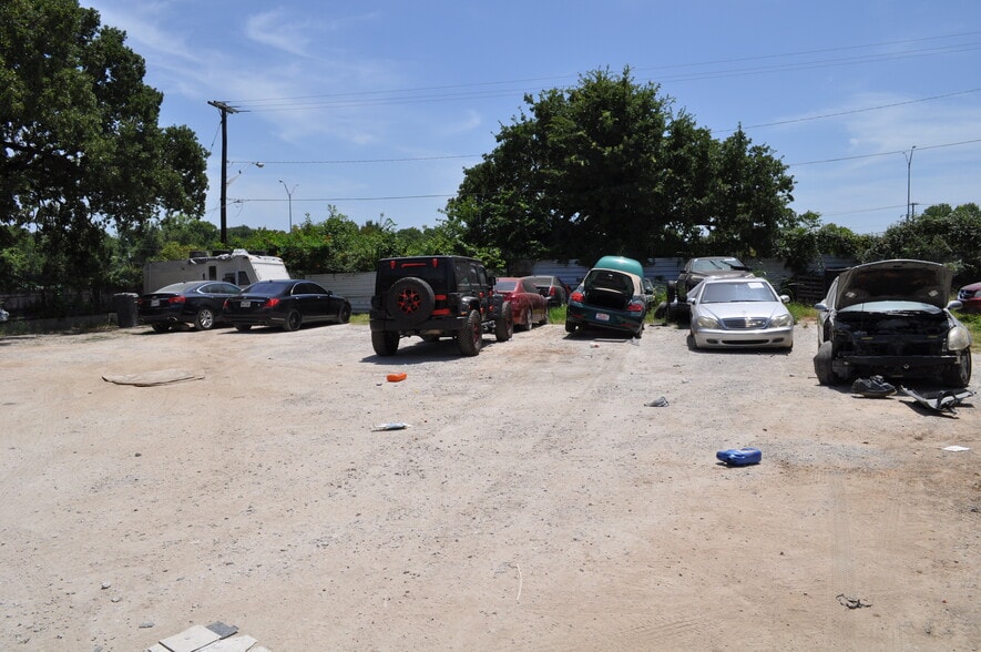 More Photos Of 8632 San Marino Ave, Dallas Warehouse For Sale