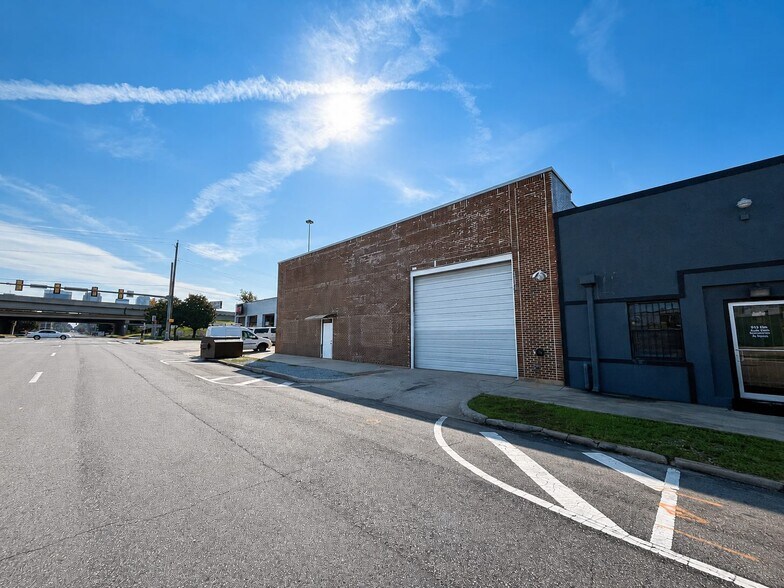 More Photos Of 917 6th Ave N, Birmingham Warehouse For Lease