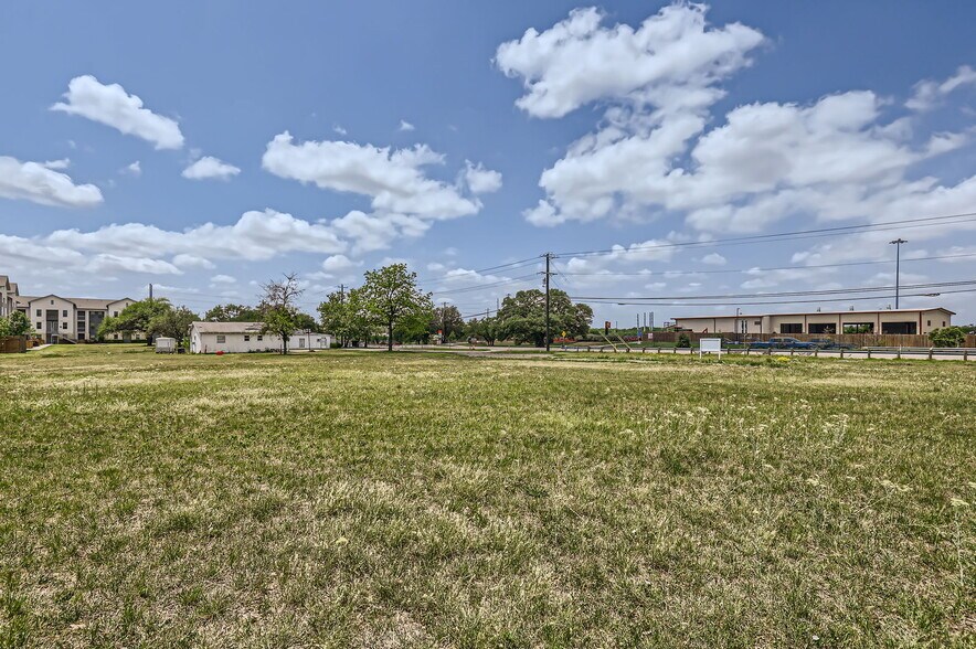 More Photos Of 2701 N Austin Ave, Georgetown Land For Sale
