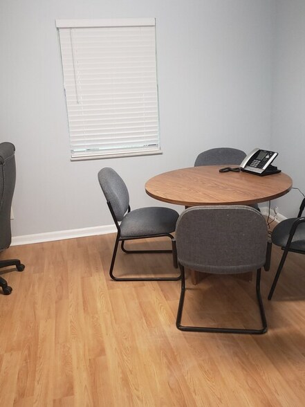 More Photos Of 201 W Shell Point Rd, Ruskin Office For Sale