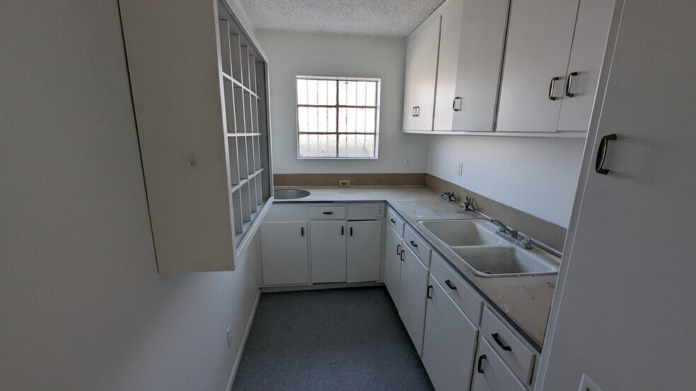 More Photos Of 14432-14434 Gilmore St, Van Nuys Medical For Sale