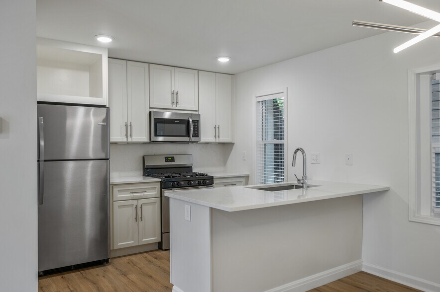 More Photos Of 704 Durant Pl NE, Atlanta Apartments For Sale