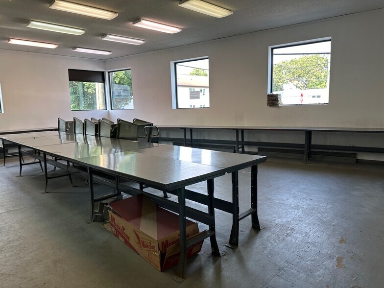 More Photos Of 126 Franklin St, Torrington Light Manufacturing For Sale