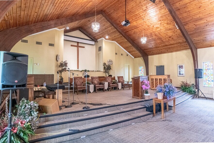 More Photos Of 6205 Miller Ln, Dayton Religious Facility For Sale