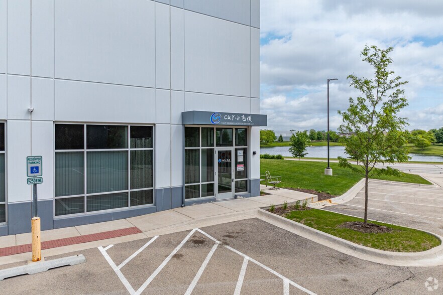 More Photos Of 925 Enterprise St, Aurora Distribution For Lease