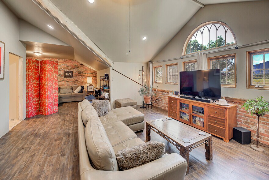 More Photos Of 2245 Head Ln, Helena Hotel For Sale