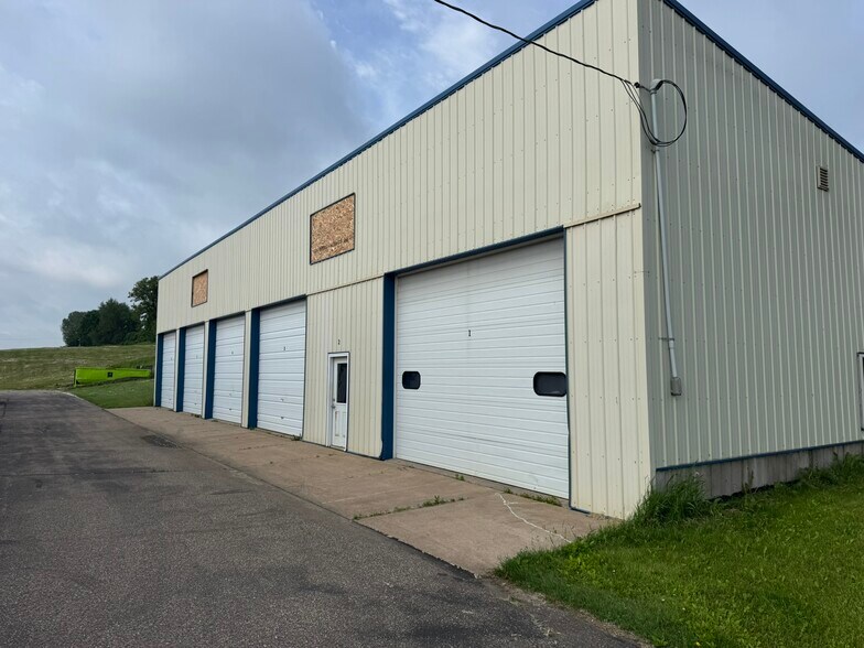 More Photos Of 855 Industrial Dr, Mondovi Distribution For Lease